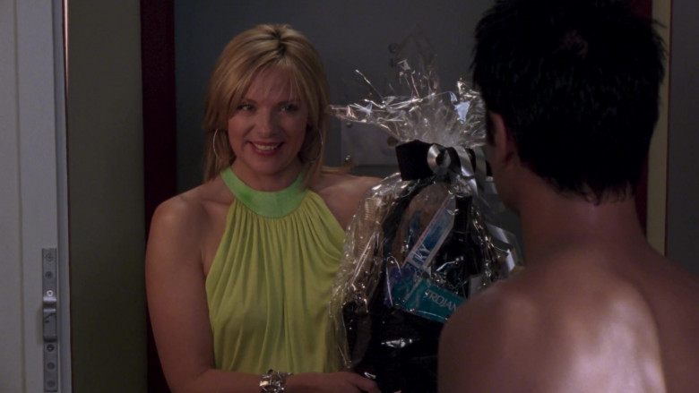 Trojan ENZ Lubricated Condoms Held by Samantha Jones (Kim Cattrall) in Sex and the City S06E01 TV Show (2)