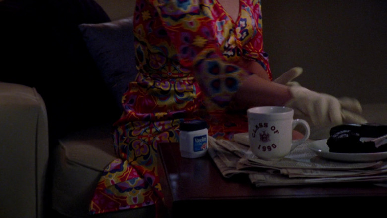 Vaseline First Aid Antiseptic Petroleum Jelly in Sex and the City S04E13 The Good Fight (2)