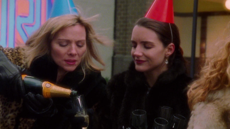 Veuve Clicquot Champagne Bottle Held by Kim Cattrall as Samantha Jones in Sex and the City S01E06 Secret Sex 1998 TV Show (2)