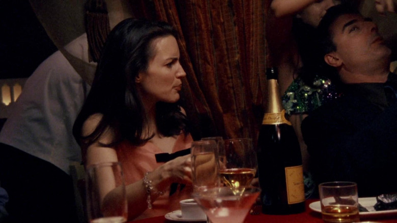 Veuve Clicquot Champagne in Sex and the City S02E02 The Awful Truth 1999 TV Series (2)
