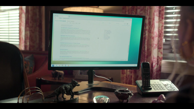 Vizio Monitor in Love, Victor S02E08 The Morning After (2021)