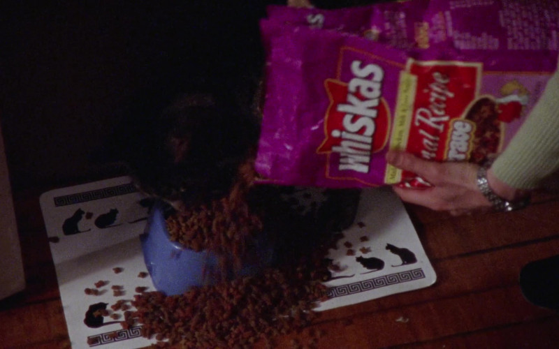 WHISKAS Food for Cats in Sex and the City S02E05 "Four Women and a Funeral" (1999)