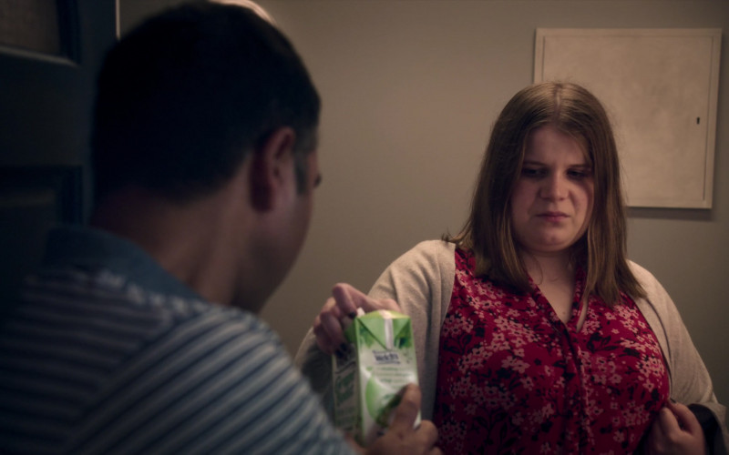 Welch’s Juice Held by Eliot Salt as Evelyn in Intelligence S02E06 (2021)