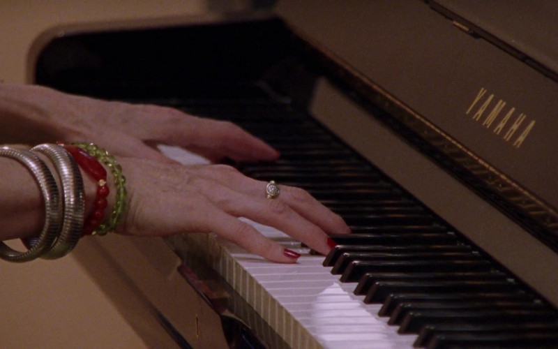 Yamaha Piano in Sex and the City S04E15 TV Show (1)
