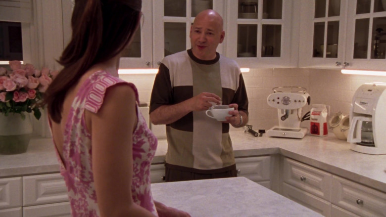 Zabar's and Cuisinart Coffee Machine in Sex and the City S06E09 A Woman's Right to Shoes (2003)