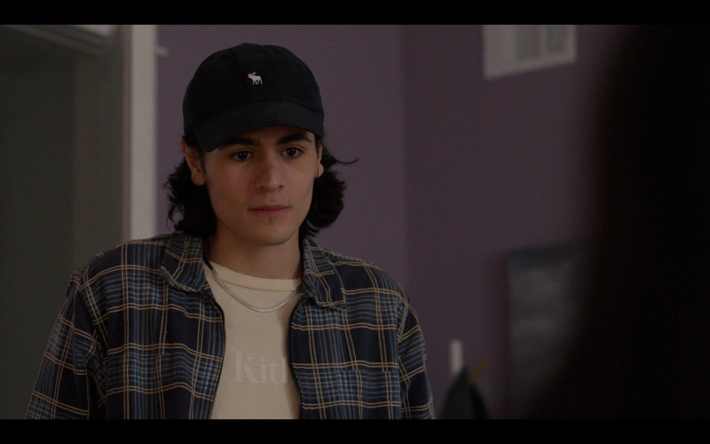 Abercrombie & Fitch Cap in Generation S01E14 "CLICK WHIRR" (2021)