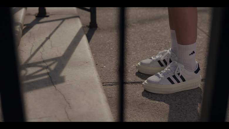 Adidas x Beyonce Superstar Platform Sneakers and Socks of Whitney Peak as Zoya Lott in Gossip Girl S01E01 TV Show (2)