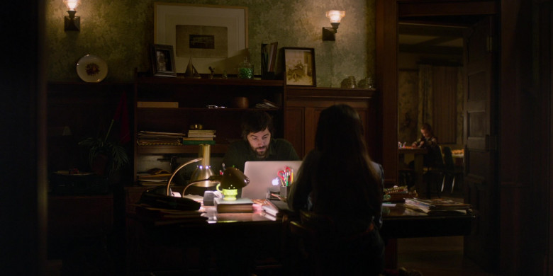 Apple MacBook Laptop Used by Actor Jim Sturgess as Matt Lisko in Home Before Dark S02E07 Just a Bird (2021)