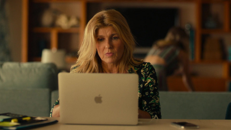 Apple MacBook Laptop Used by Actress Connie Britton as Nicole Mossbacher in The White Lotus E03 Mysterious Monkeys (3)