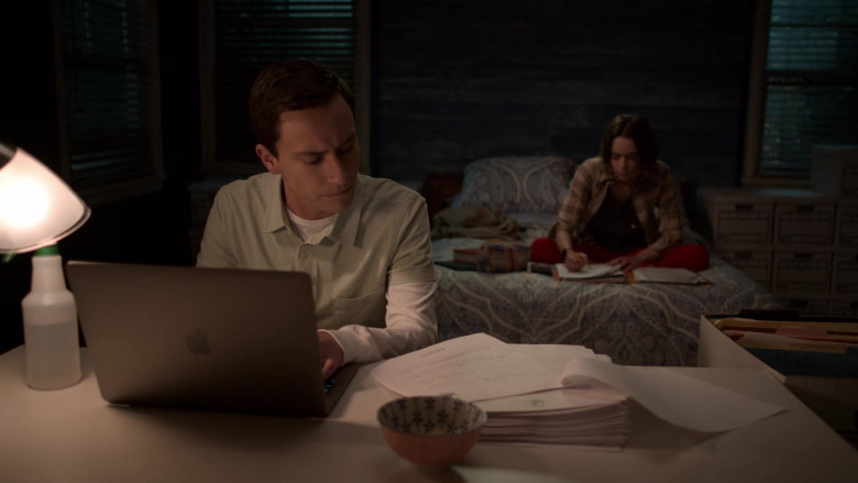 Apple MacBook Laptop Used by Keir Gilchrist as Sam Gardner in Atypical S04E02 Master of Penguins (2021)
