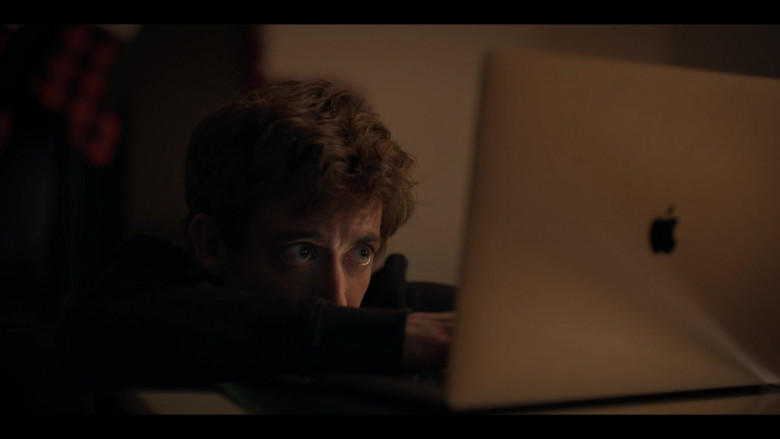 Apple MacBook Laptop in American Horror Stories S01E04 The Naughty List (3)