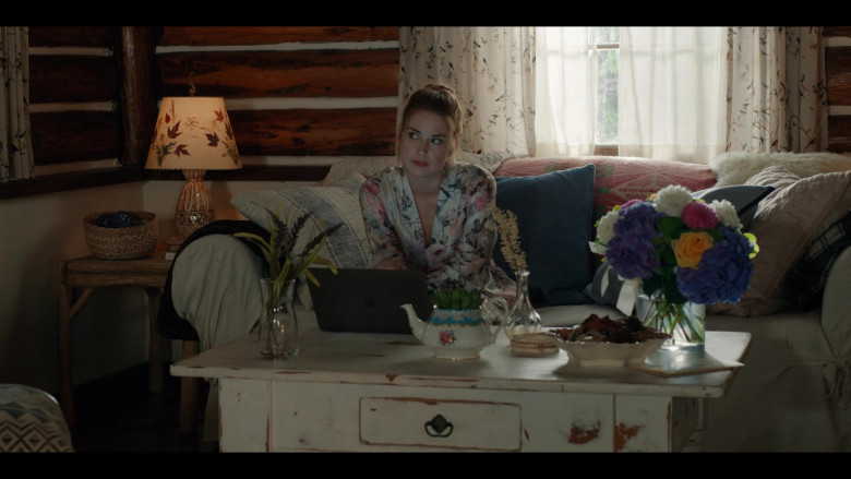 Apple MacBook Laptop of Alexandra Breckenridge as Melinda ‘Mel’ Monroe in Virgin River S03E01 Where There’s Smoke… (2021)