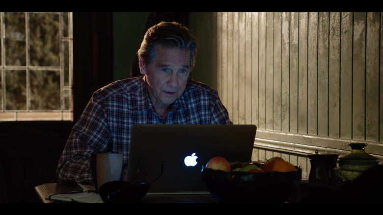 Apple MacBook Laptop of Tim Matheson as Vernon ‘Doc' Mullins in Virgin River S03E04 TV Show 2021 (1)