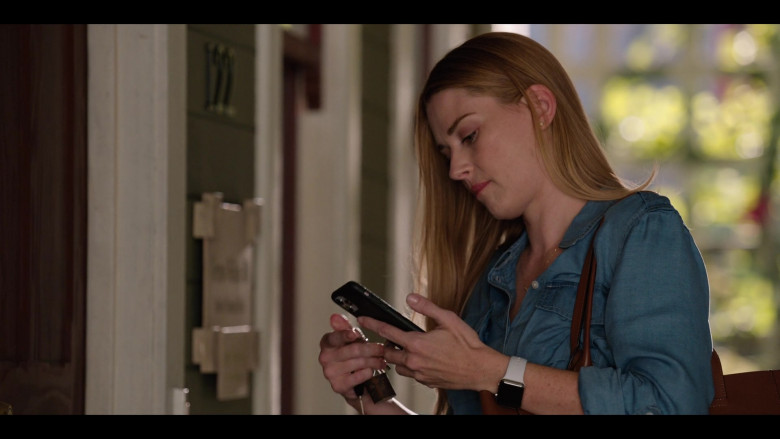 Apple Watch of Alexandra Breckenridge as Melinda ‘Mel’ Monroe in Virgin River S03E04 Take My Breath Away (2021)