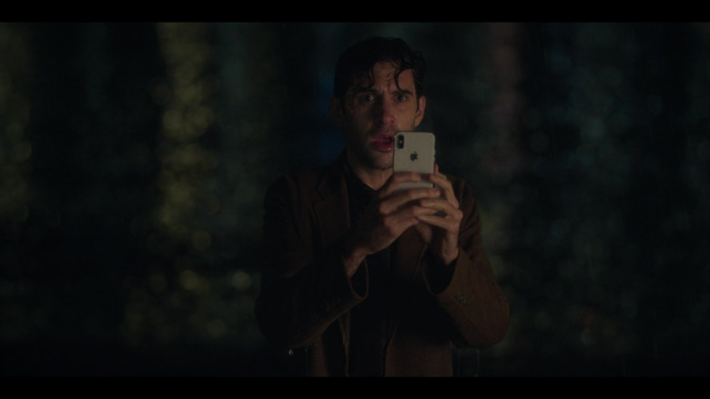Apple iPhone Smartphone of Adam Chanler-Berat in Gossip Girl S01E01 TV Show 2021