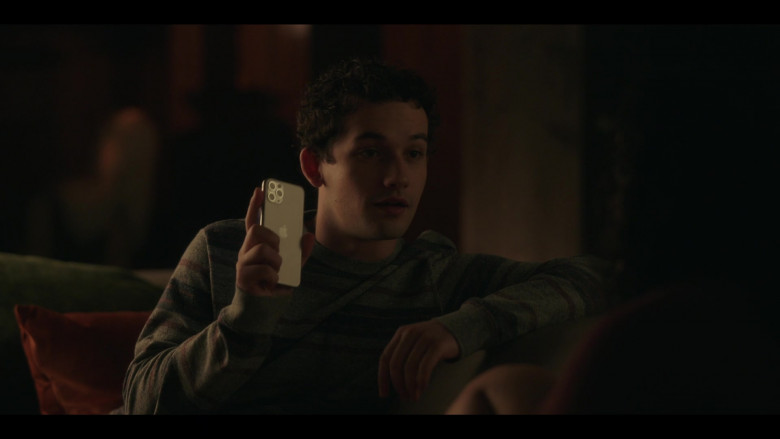 Apple iPhone Smartphone of Eli Brown as Otto ‘Obie' Bergmann IV in Gossip Girl S01E01 Just Another Girl on the MTA (2021)