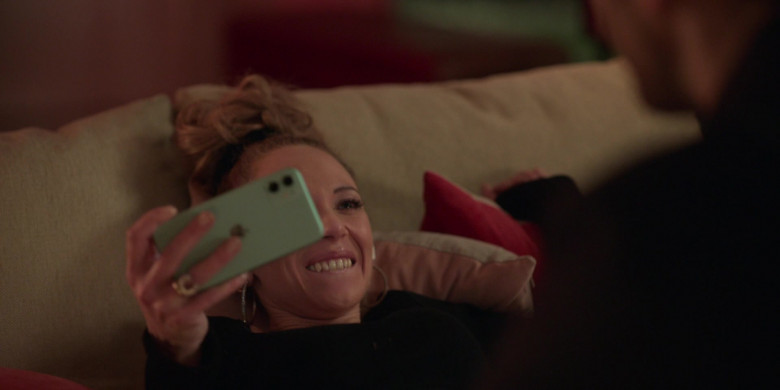 Apple iPhone Smartphone of Juno Temple as Keeley Jones in Ted Lasso S02E02 Lavender (2021)