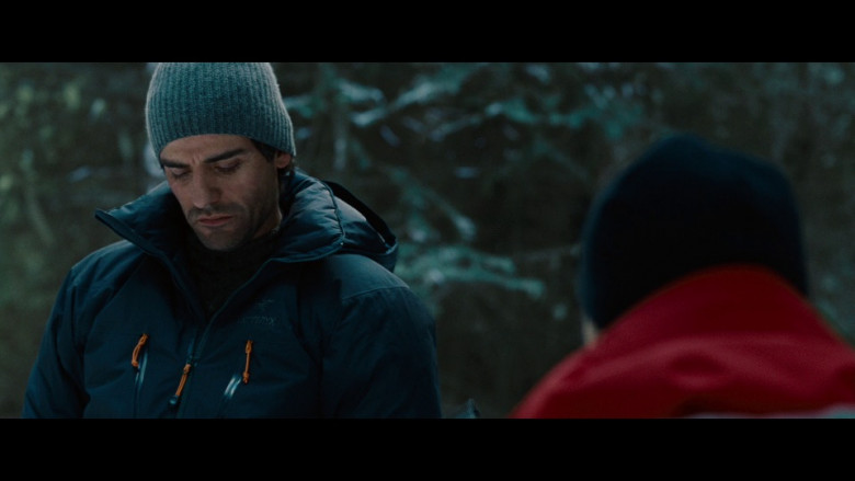 Arc'Teryx blue jacket of Oscar Isaac in The Bourne Legacy (2012)