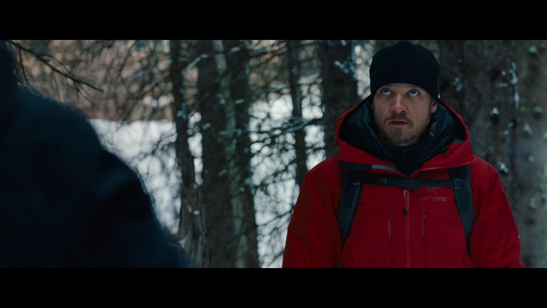 Arc'Teryx red jacket of Jeremy Renner in The Bourne Legacy (2012)