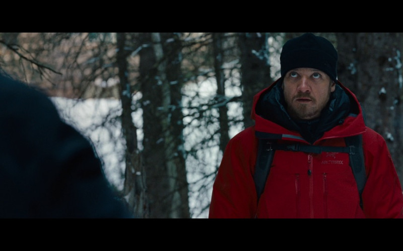 Arc’Teryx red jacket of Jeremy Renner in The Bourne Legacy (2012)