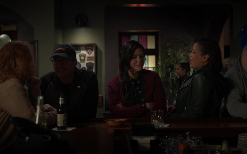 Blue Moon Beer Bottle in Kevin Can Fk Himself S01E06 The Grand Victorian (1)