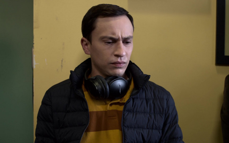 Bose Headphones of Keir Gilchrist as Sam Gardner in Atypical S04E06 Are You in Fair Health (2021)