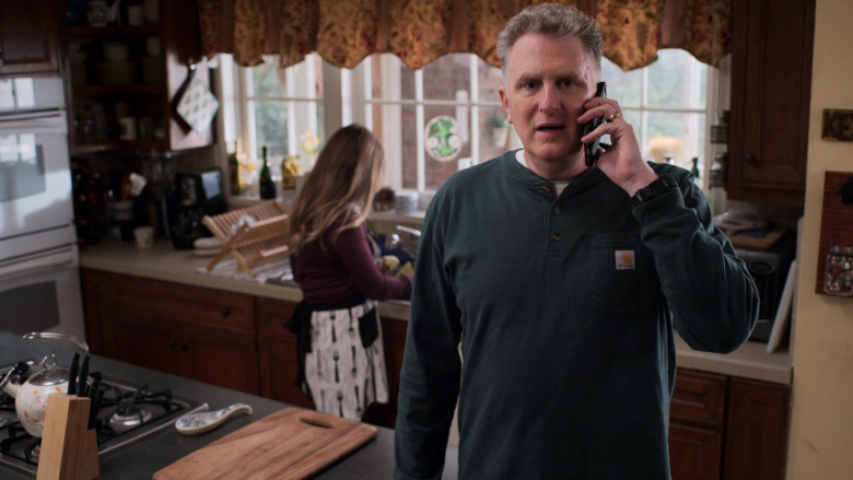 Carhartt Men’s Green Shirt of Michael Rapaport as Doug Gardner in Atypical S04E03 You Say You Want a Revolution (2)