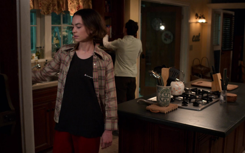 Champion Black T-Shirt of Brigette Lundy-Paine as Casey Gardner in Atypical S04E02 Master of Penguins (2021)