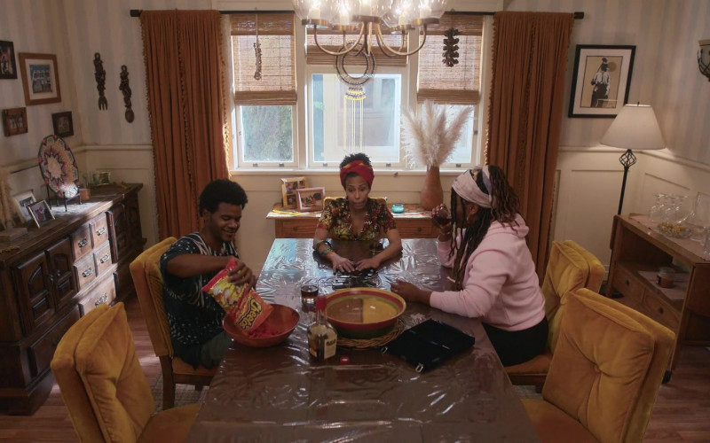 Cheetos corn puff snack in Blindspotting S01E06 TV Show (1)
