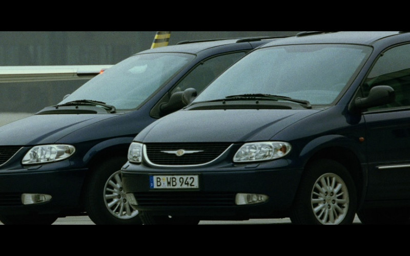 Chrysler Grand Voyager Limited CRD Cars in The Bourne Supremacy (2004)