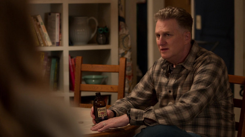 Coors Banquet Beer Enjoyed by Michael Rapaport as Doug Gardner in Atypical S04E04 Starters and Endings (2021)