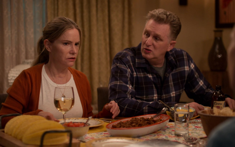 Coors Banquet Beer of Michael Rapaport as Doug Gardner in Atypical S04E05 Dead Dreams (2021)