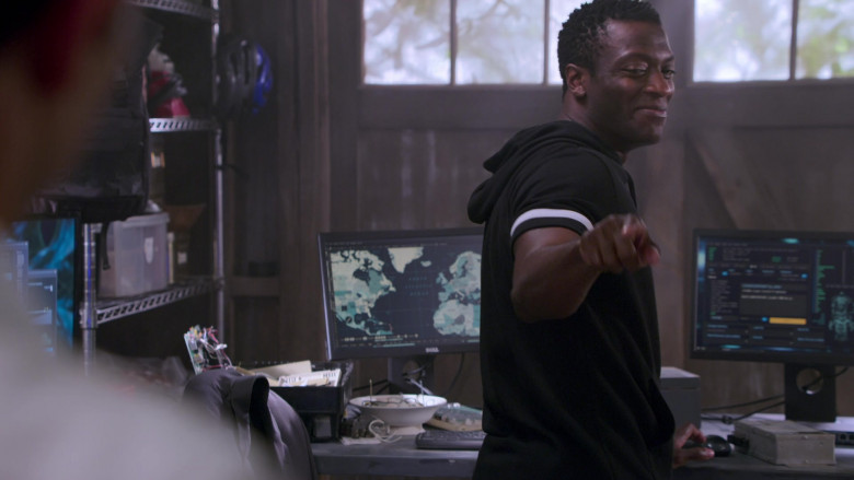 Dell Computer Monitor Used by Aldis Hodge as Alec Hardison in Leverage Redemption S01E01 (1)