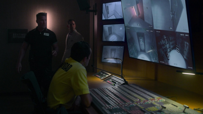 Dell Monitors in Leverage Redemption S01E02 The Panamanian Monkeys Job (1)