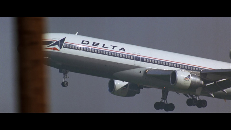 Delta Air Lines in Lethal Weapon 3 (1992)