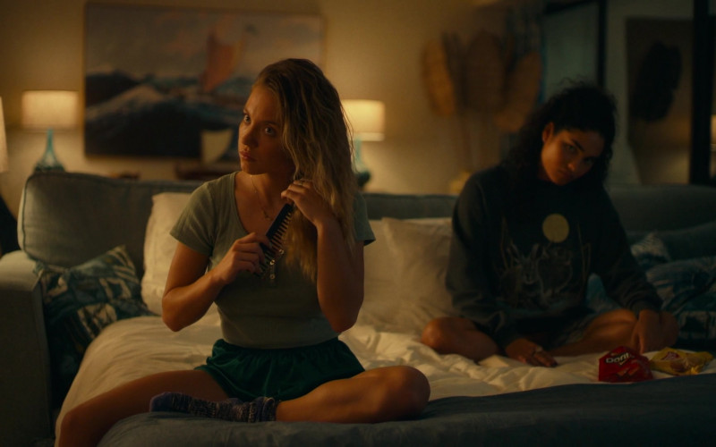 Doritos and Lay's Chips Enjoyed by Sydney Sweeney as Olivia Mossbacher & Brittany O'Grady as Paula in The White Lotus S01E02 New Day (2021)