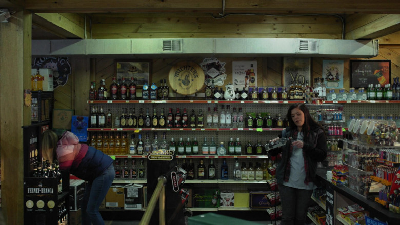 Fernet-Branca and Michter’s American Whiskeys in Kevin Can Fk Himself S01E05 New Patty (2021)