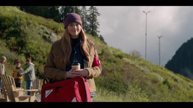 Ferno Bag of Alexandra Breckenridge as Melinda ‘Mel' Monroe in Virgin River S03E06 Jack and Jill (2021)