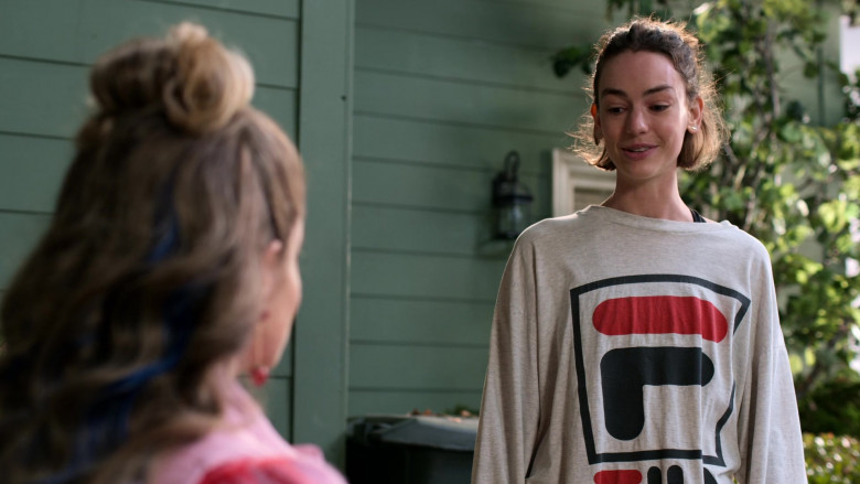 Fila Women's Oversized T-Shirt of Brigette Lundy-Paine as Casey Gardner in Atypical S04E04 Starters and Endings (2021)