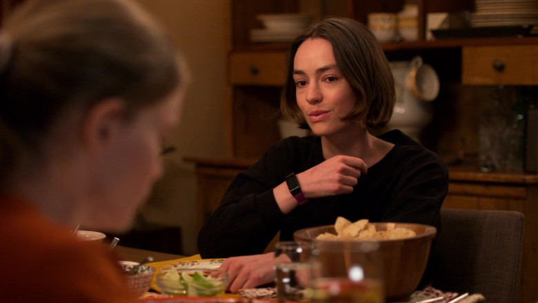 Fitbit Charge Advanced Fitness Tracker of Brigette Lundy-Paine as Casey Gardner in Atypical S04E05 Dead Dreams (2021)