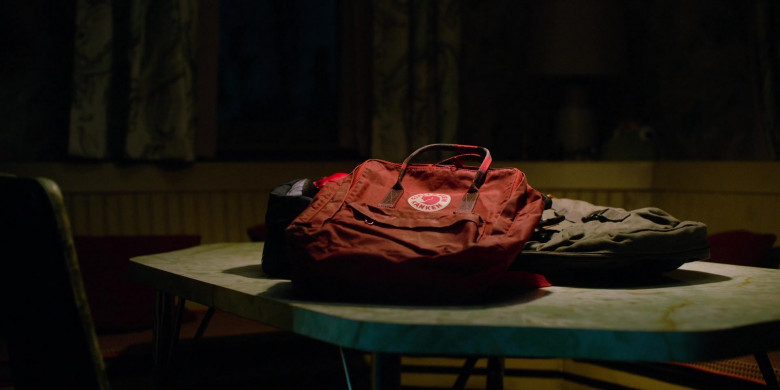 Fjallraven Kanken Classic Backpack in Home Before Dark S02E05 The Black Box (2021)