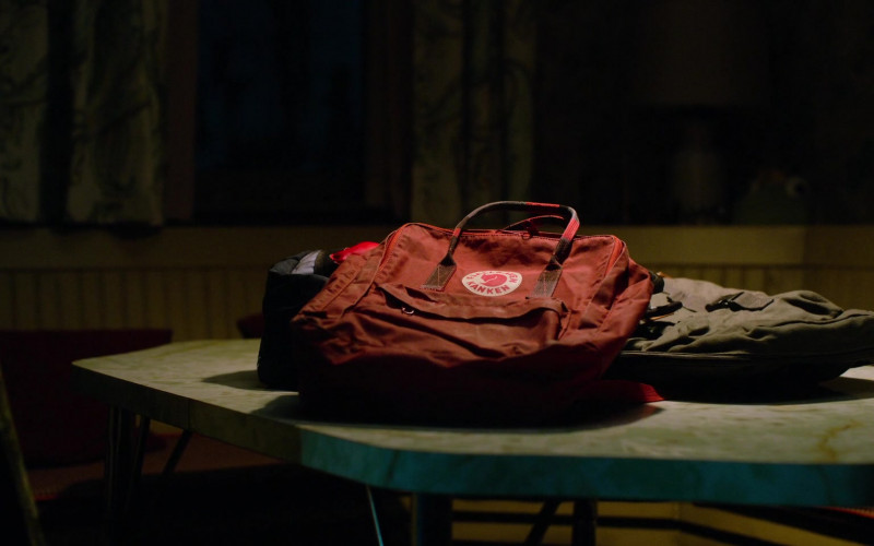 Fjallraven Kanken Classic Backpack in Home Before Dark S02E05 The Black Box (2021)