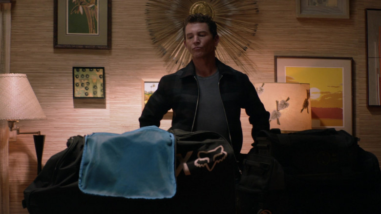 Fox Racing Bag of Shawn Hatosy as Andrew ‘Pope’ Cody in Animal Kingdom S05E01 Red Handed (2021)