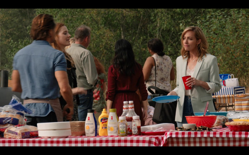 French’s Mustard and Heinz Sauce and Ketchup in Virgin River S03E01 Where There’s Smoke… (2021)