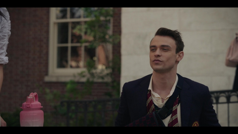 Gucci Belt Bag of Thomas Doherty as Max Wolfe in Gossip Girl S01E01 TV Show (2)