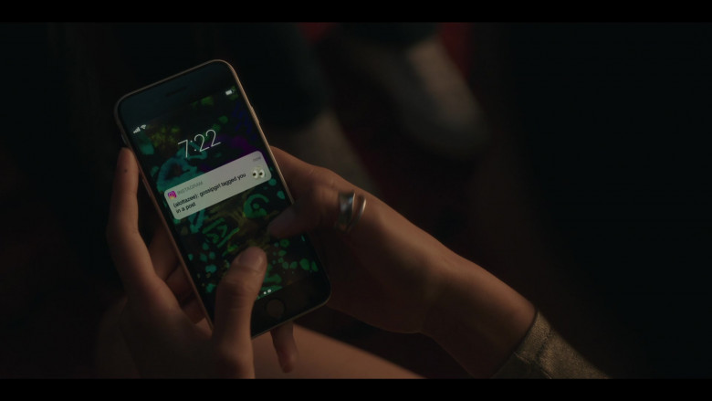 Instagram Social Network in Gossip Girl S01E01 (1)