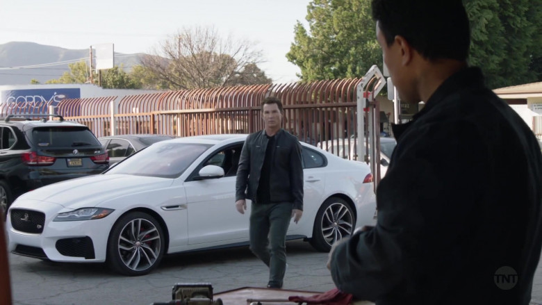 Jaguar XF (X260) White Car of Shawn Hatosy as Andrew ‘Pope’ Cody in Animal Kingdom S05E02 TV Show (4)