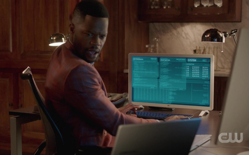 LG Computer Monitor in Dynasty S04E10 I Hate to Spoil Your Memories (2021)