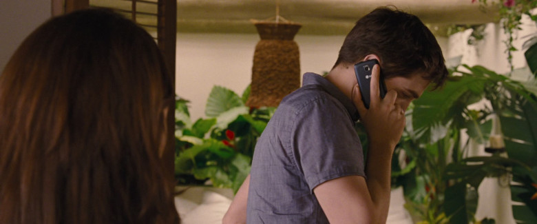 LG Mobile Phone Used by Robert Pattinson as Edward Cullen in The Twilight Saga Breaking Dawn – Part 1 (2011)