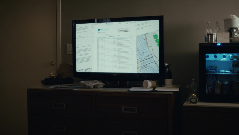 LG Television in Good Girls S04E15 We’re Even (2021)